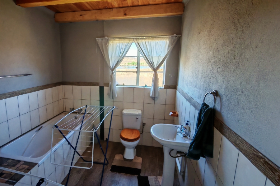 4 Bedroom Property for Sale in Middelburg Rural Eastern Cape